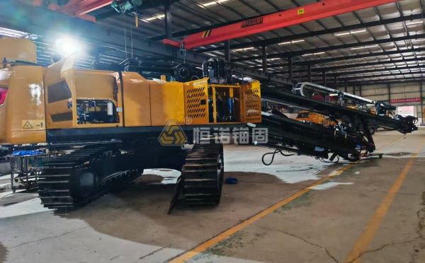 頂錘式高舉鉆機和潛孔式的區(qū)別