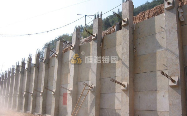 滑坡治理新方案,自進(jìn)式中空錨桿與抗滑樁協(xié)同支護(hù)應(yīng)用