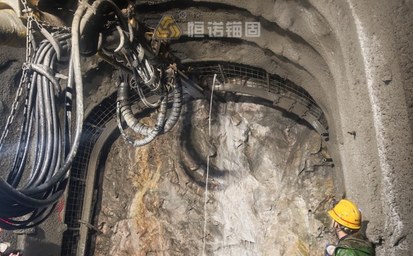 礦山高應(yīng)力巖層支護(hù)新選擇：自鉆式中空錨桿技術(shù)優(yōu)勢(shì)與應(yīng)用