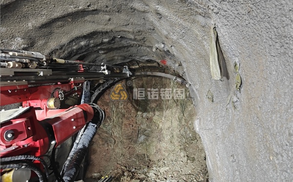 攻克軟巖巷道大變形,揭秘支護(hù)失效與自鉆式錨桿創(chuàng)新方案