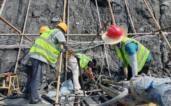 自鉆式錨桿施工周期大概多長？比傳統(tǒng)工藝快多少？