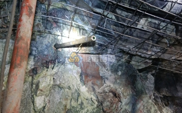 一鉆就塌、錨桿難安裝？自鉆式錨桿攻克礦山破碎帶難題