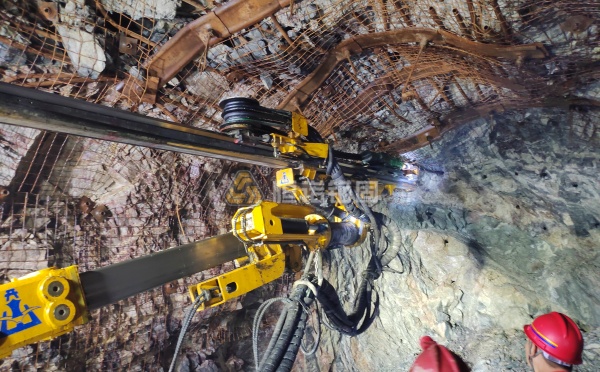 一鉆就塌、錨桿難安裝？自鉆式錨桿攻克礦山破碎帶難題