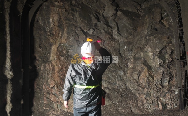 松散破碎巷道長(zhǎng)效支護(hù)技術(shù)，自鉆式錨桿一體化施工方案