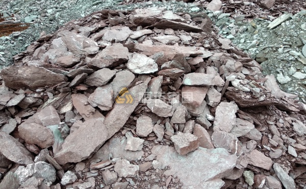 松散及破碎結構巖體的特點