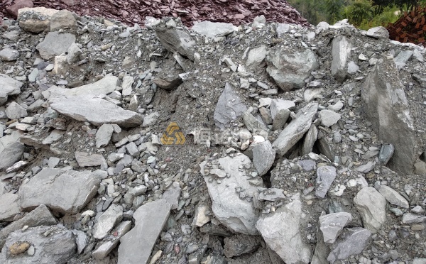 松散及破碎結構巖體的特點