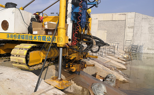 自鉆式錨桿支護(hù)，自進(jìn)式錨桿專用鉆機(jī)施工